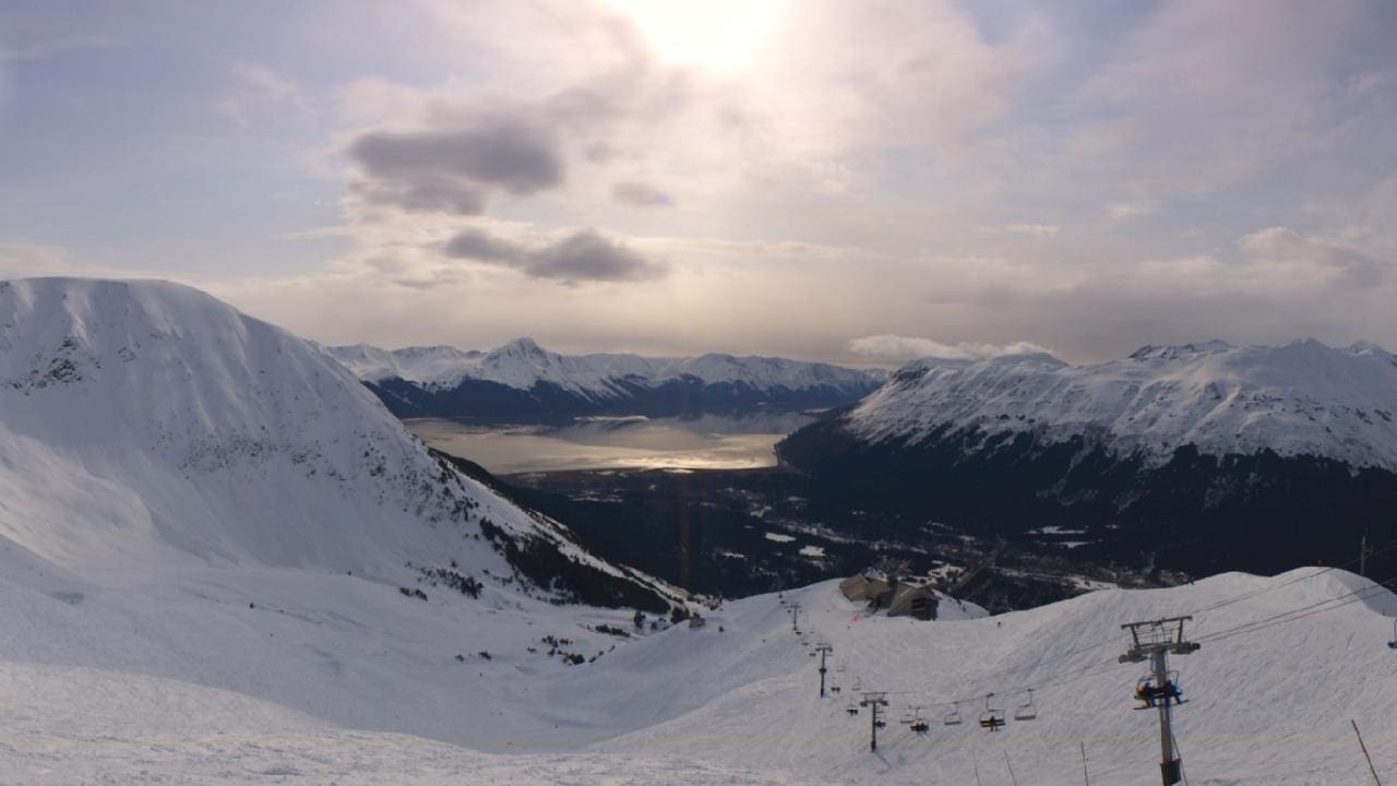 Alyeska Passes 800 Inches Of Snow On The Season!