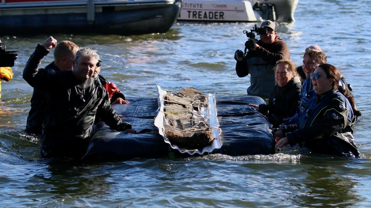 3,000-Year-Old Canoe Discovered In Wisconsin Lake