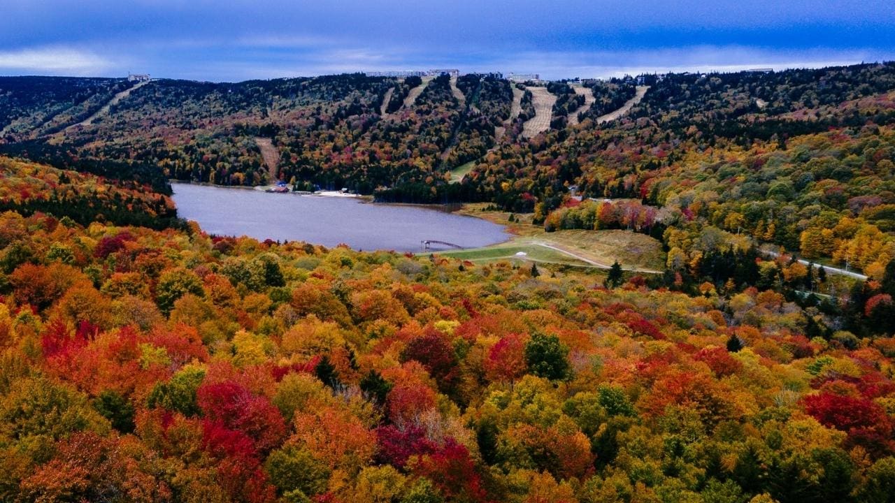 Snowshoe, WV’S Fall Foliage Is Absolutely Stunning