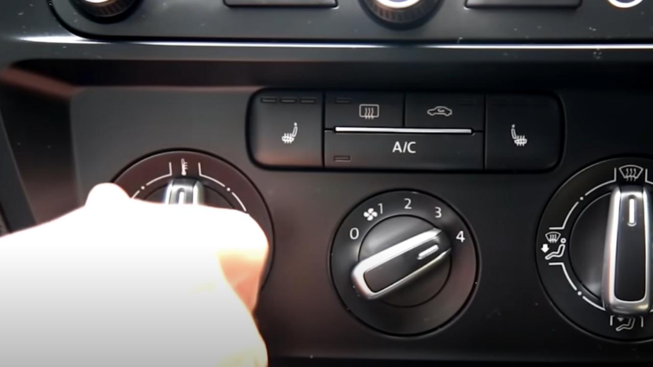 The Quickest Way To Defog Your Windshield (4 Steps)