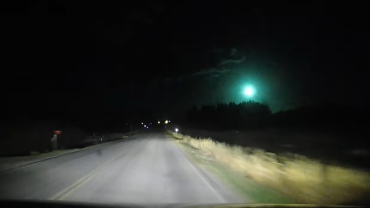 Shooting Star Illuminates Sky Near Bozeman, MT (Video)