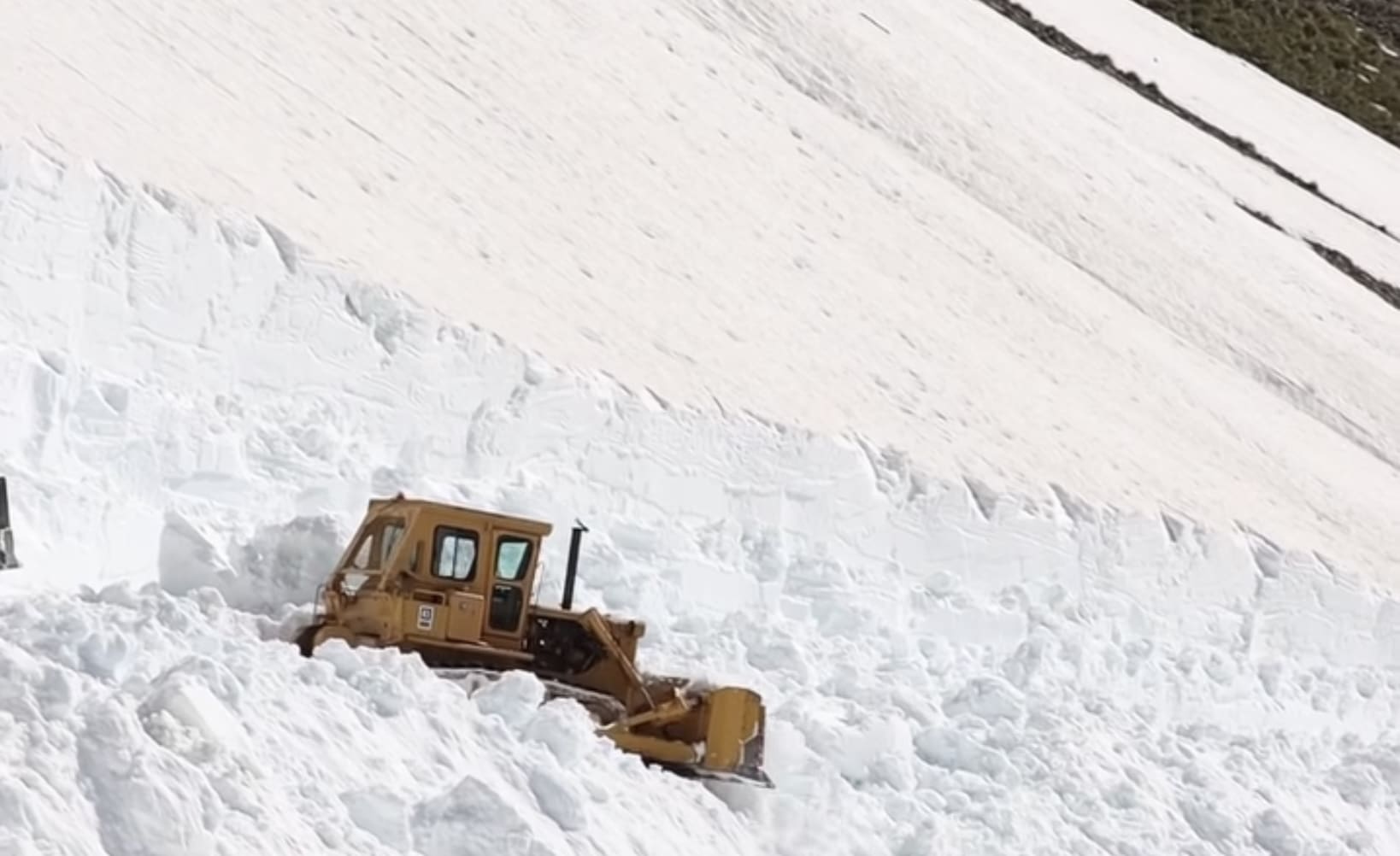 Glacier National Park Crews Plow Massive Snowbanks From Going-To-The-Sun Road